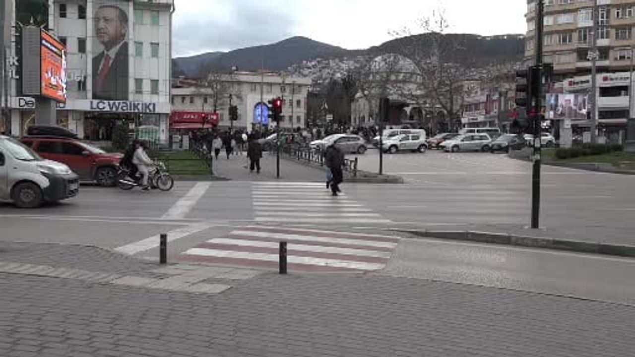 Bursa'da Şiddetli Lodos: Bebek Arabası Sürüklenip Devrildi