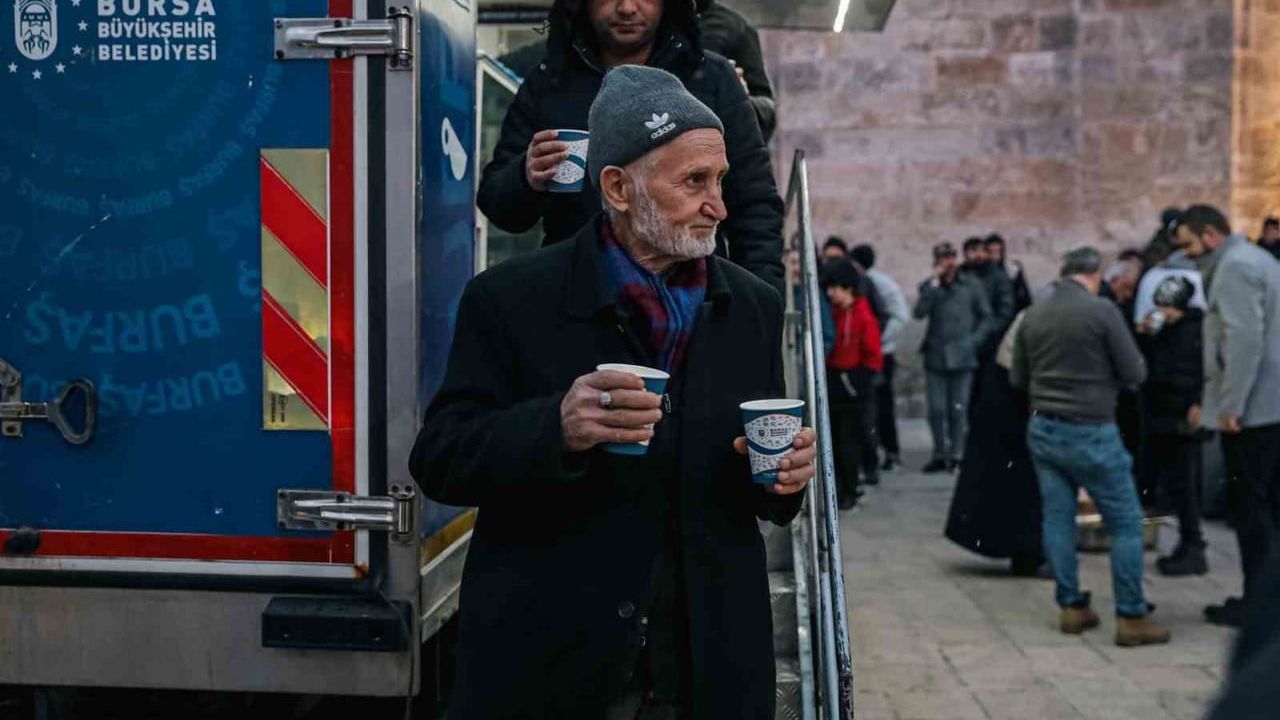 Bursa'da Üç Aylar Boyunca Her Pazar Sıcak Çorba İkramı