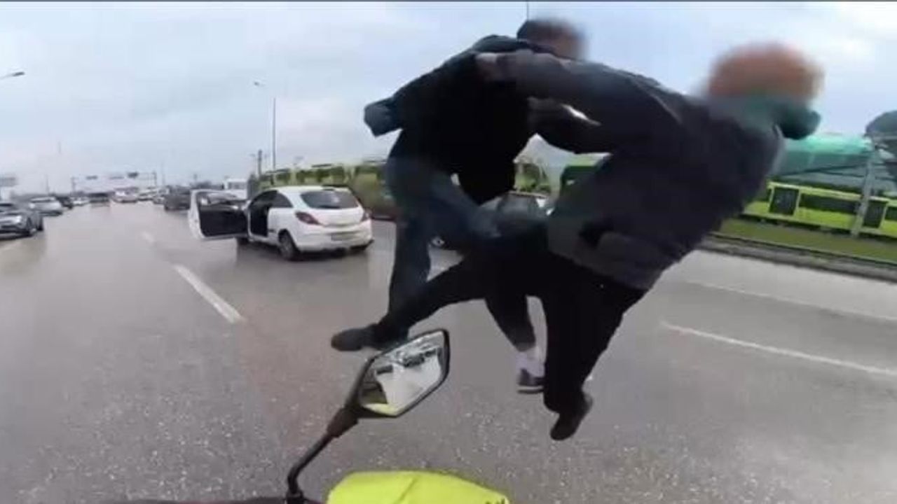 Bursa'da Uçan Tekmelerin Bedeli: Ehliyete El Konuldu, Psikotekniğe Sevk