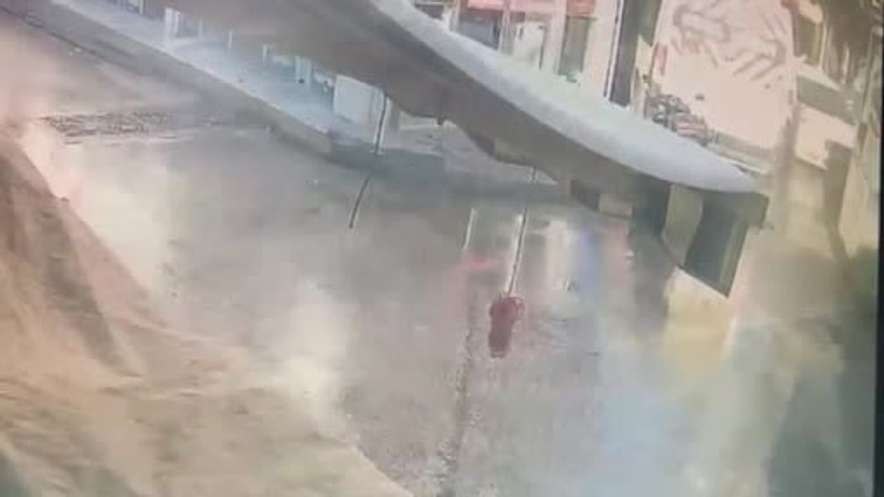 Bursa'da Yaşlı Adama Otomobil Çarptı: Ayağı Kırıldı