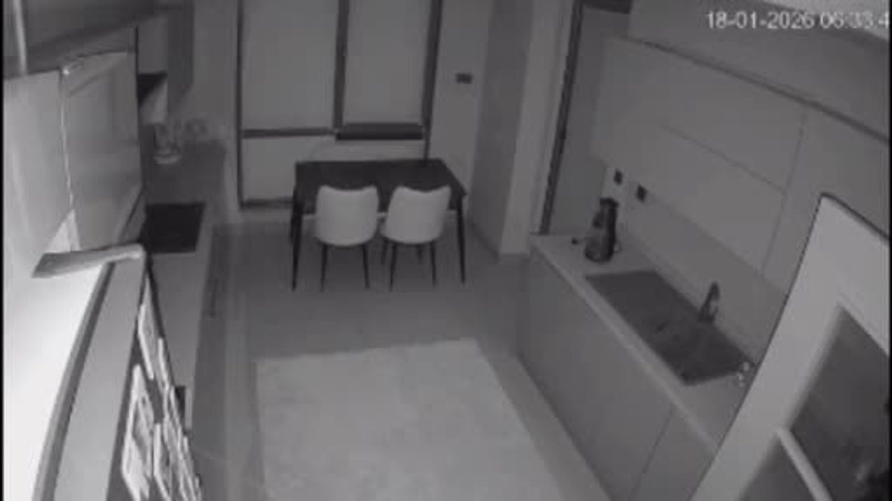 Bursa'da Yeni Binada Mutfak Tavanı Çöktü — Güvenlik Kamerası Kayıtları