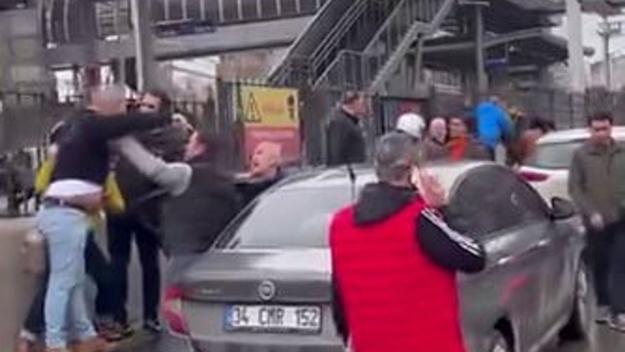 Bursa'da Zincirleme Kaza Sonrası Sürücüler Arbede Çıkardı