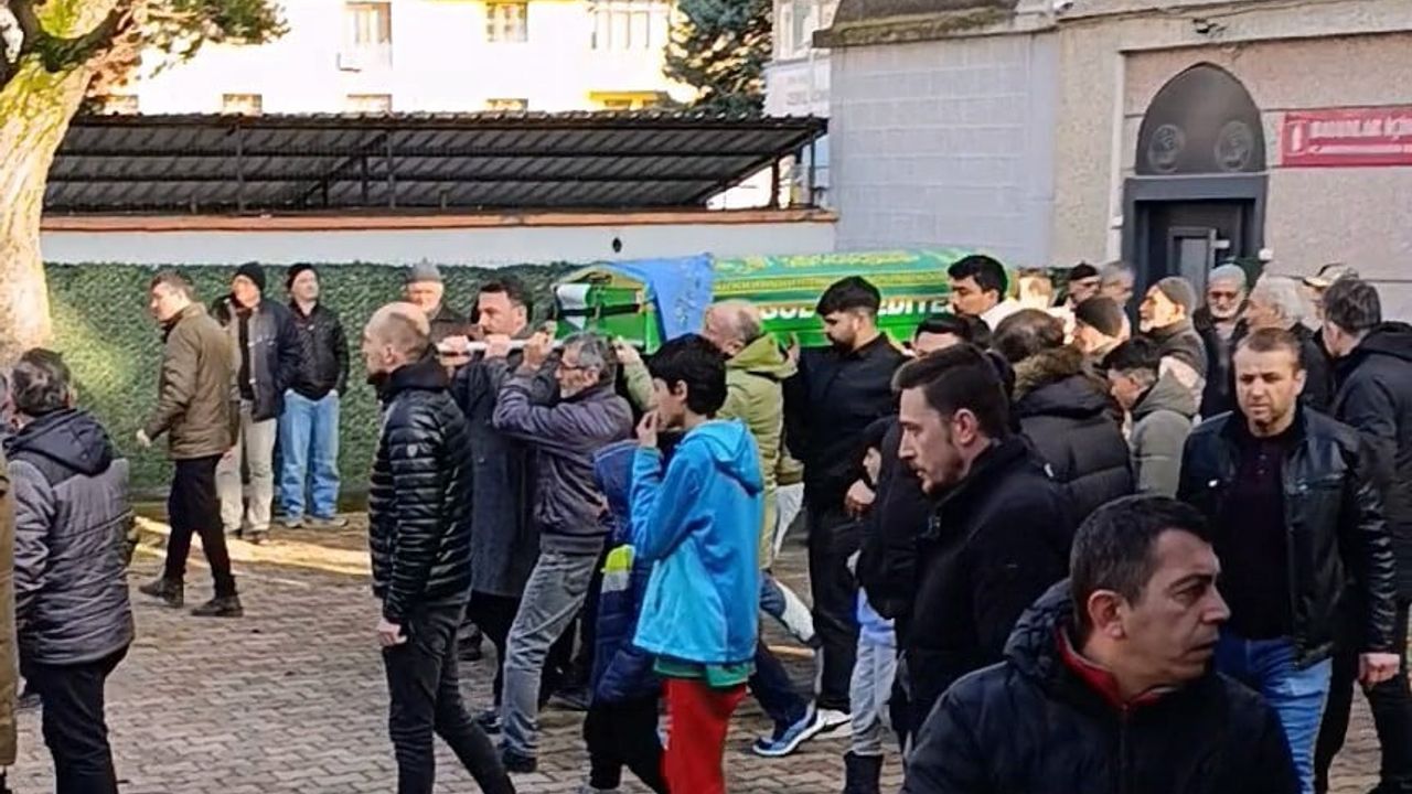 Bursa İnegöl'de Feci Kaza: 2 Genç Kız Hayatını Kaybetti, Cenazeler Defnedildi