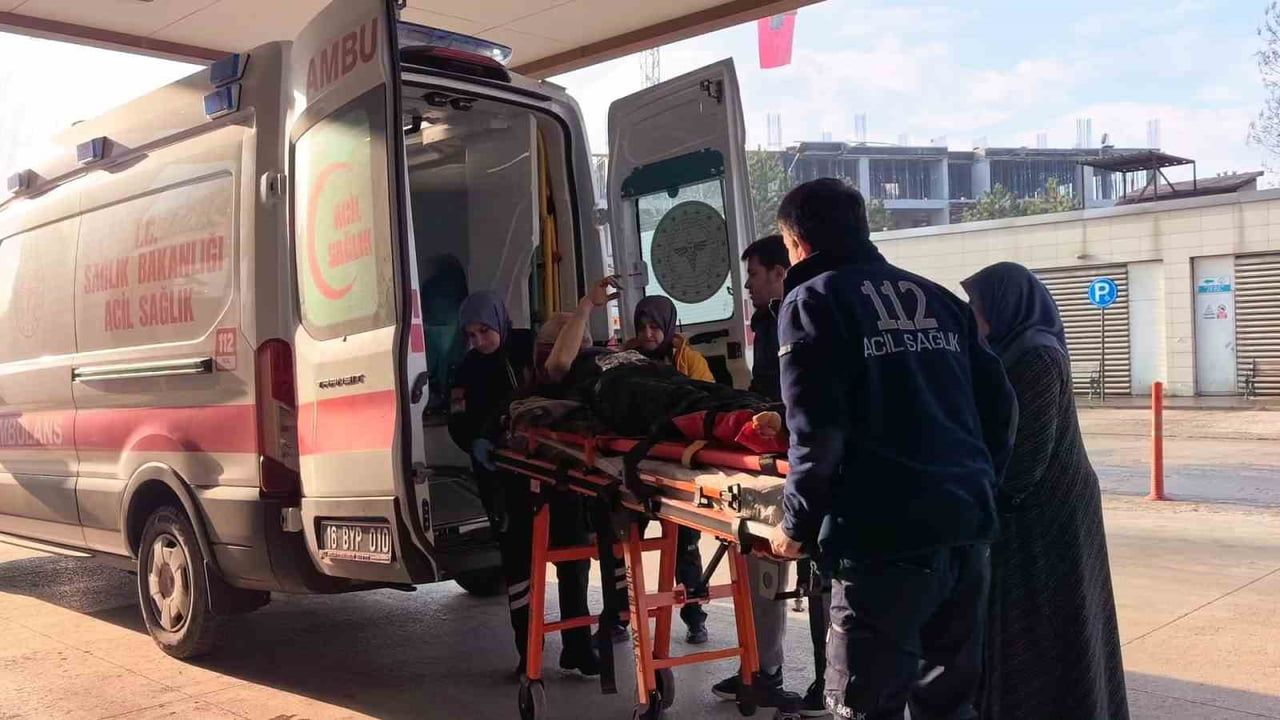 Bursa İnegöl’de İnşaat Demirleri Altında Kalan İşçi Yaralandı