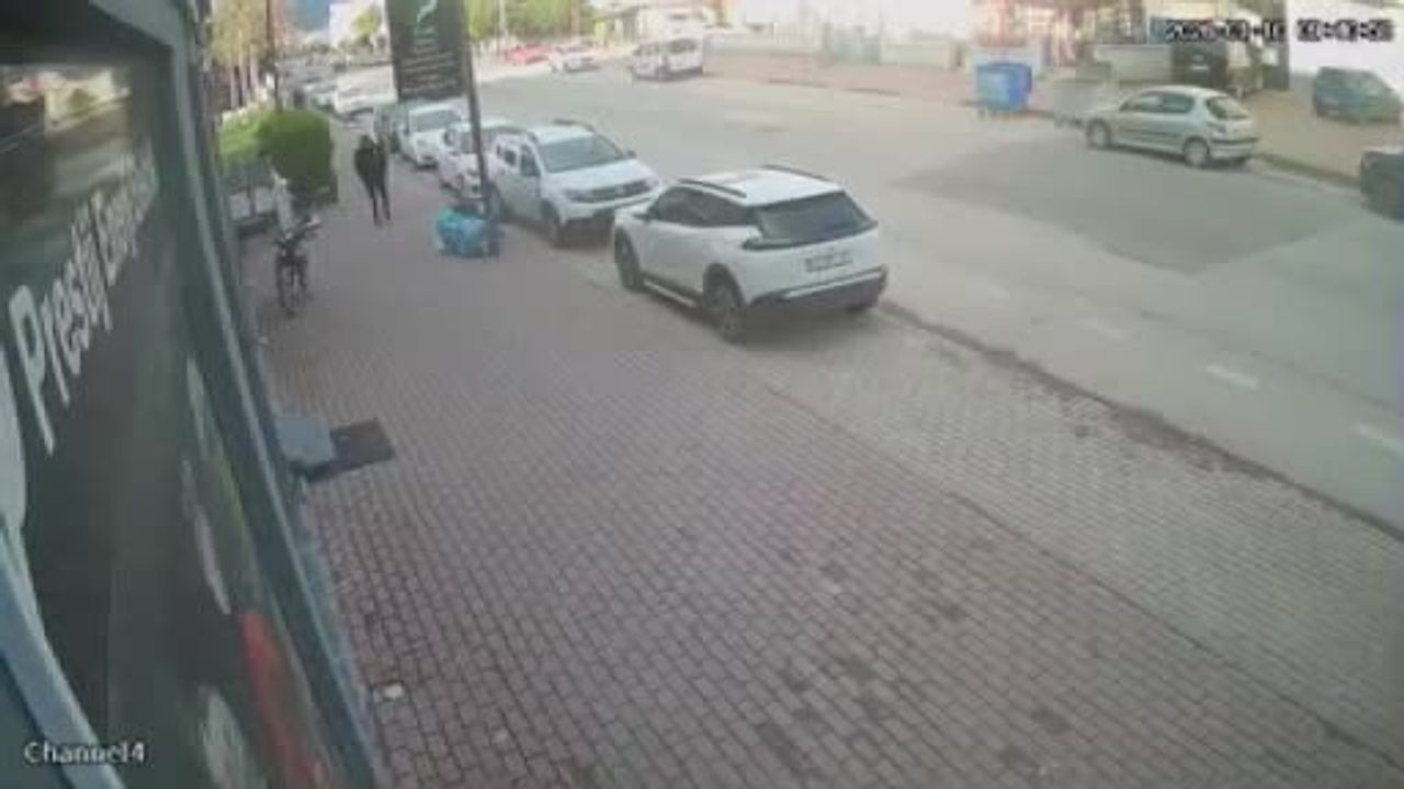 Bursa İnegöl'de Lodos Alarmı: Tabeladan Son Anda Kurtuldu