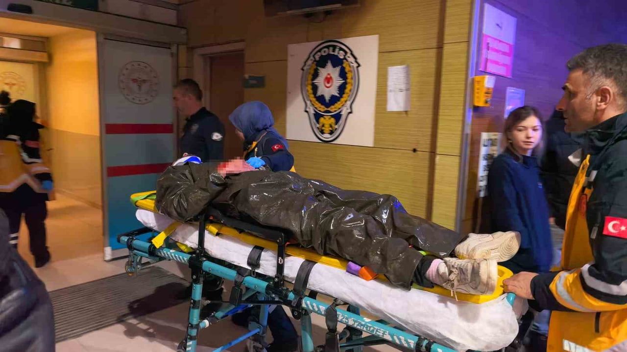 Bursa İnegöl'de motosiklet yaya çarptı: 1’i ağır, 2 yaralı