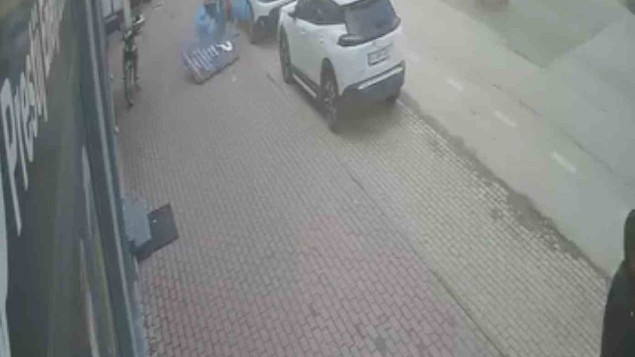 Bursa İnegöl'de Şiddetli Lodos Tabelayı Kopardı — Facia Kıl Payı Atlatıldı