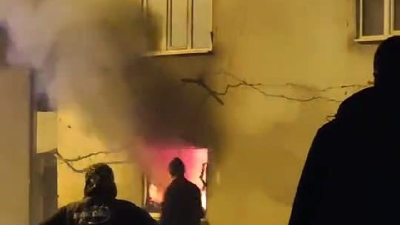 Bursa İnegöl Deydinler'de 2 Katlı Evde Yangın Korkuttu