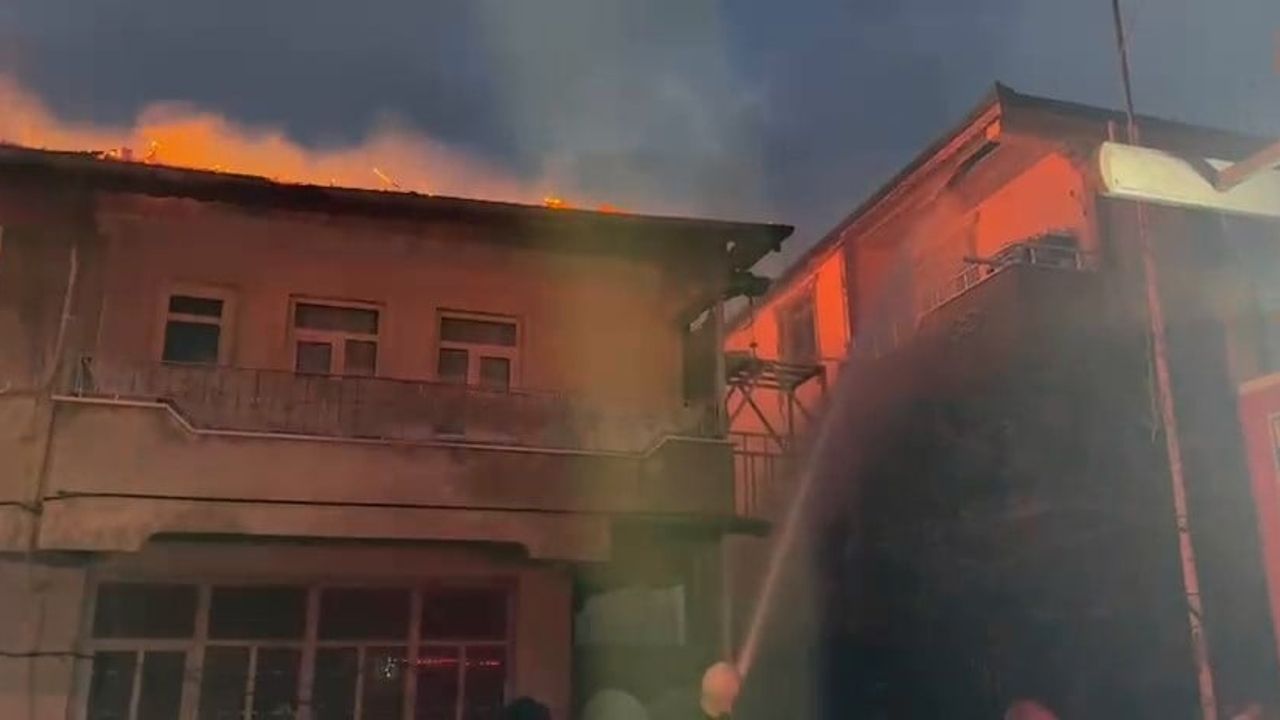 Bursa İznik’te Çatı Yangını: Yatalak Hastanın Bulunması Alarm Verdi