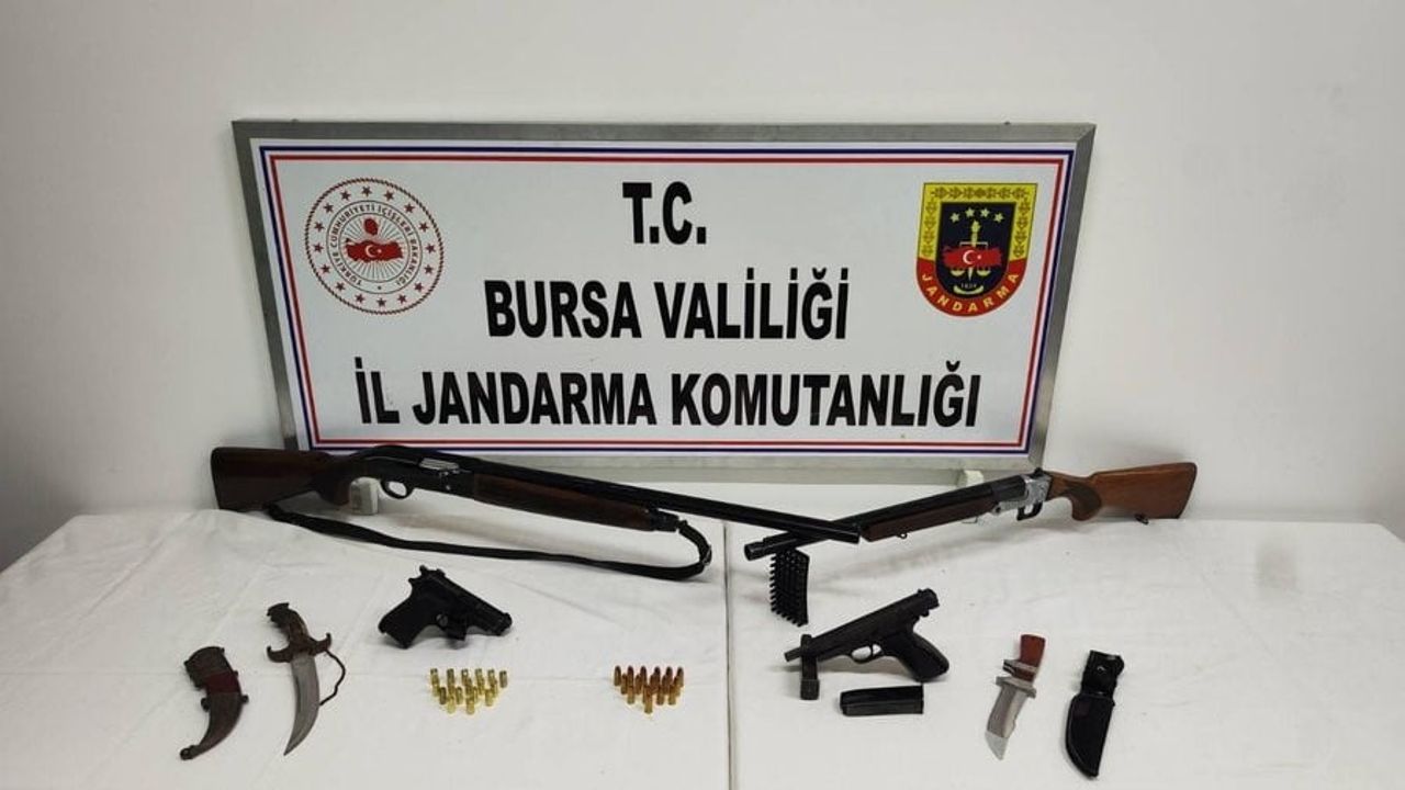 Bursa İznik'te Silah Operasyonu: 2 Gözaltı, Çok Sayıda Ruhsatsız Silah Ele Geçirildi