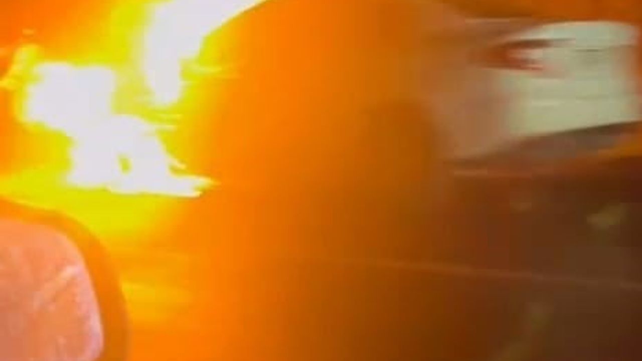 Bursa Kestel'de Seyir Halindeki Otomobil Alev Alev Yandı