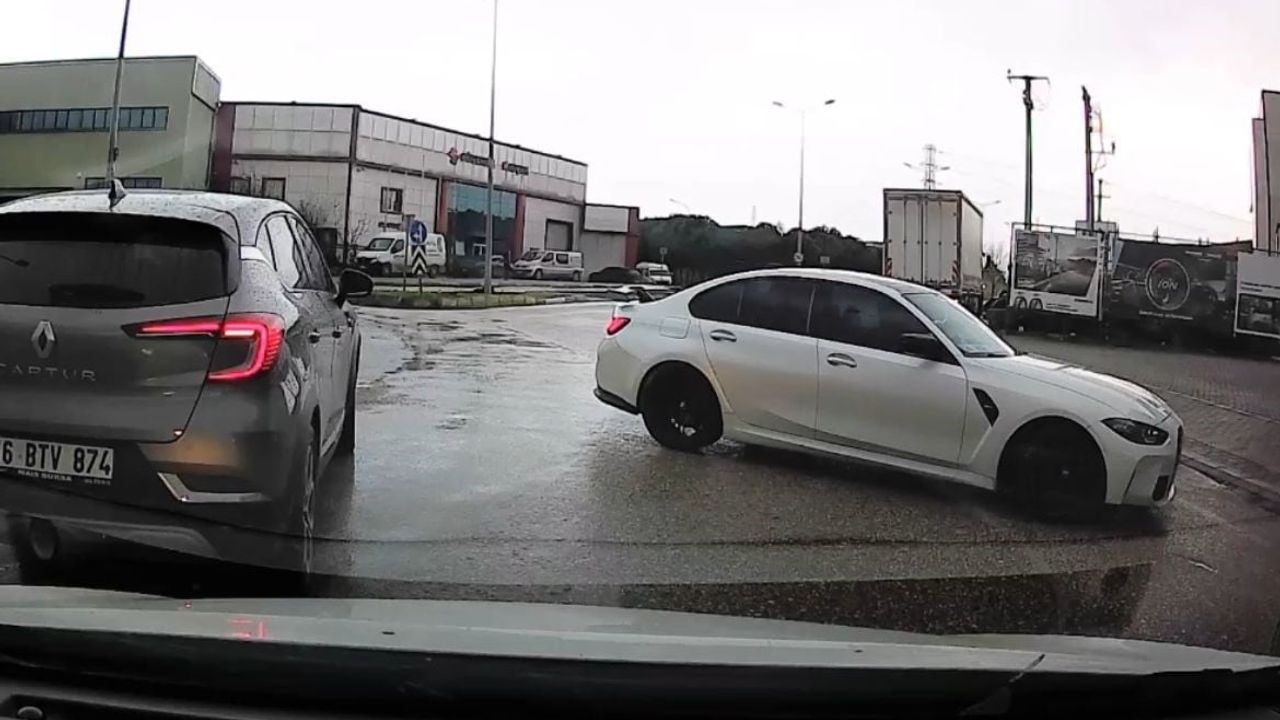 Bursa Nilüfer'de Cadde Ortasında Drift: 34 HUR Plakalı Araç Kontrolden Çıktı