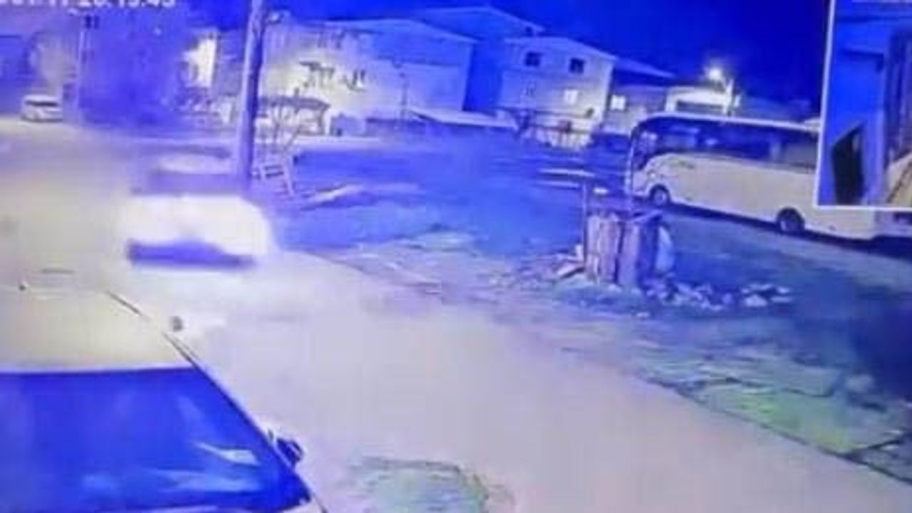 Bursa Osmangazi'de Park Halindeki Araca Çarpıp Kaçan Sürücü