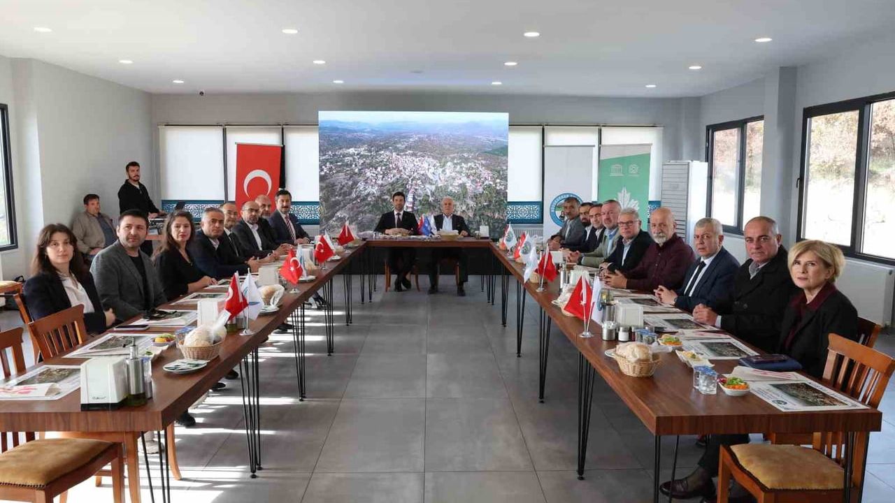 Bursa'ya Yeni Uydu Kentler: Bozbey'den 2050 Vizyonu ve Kent Anayasası