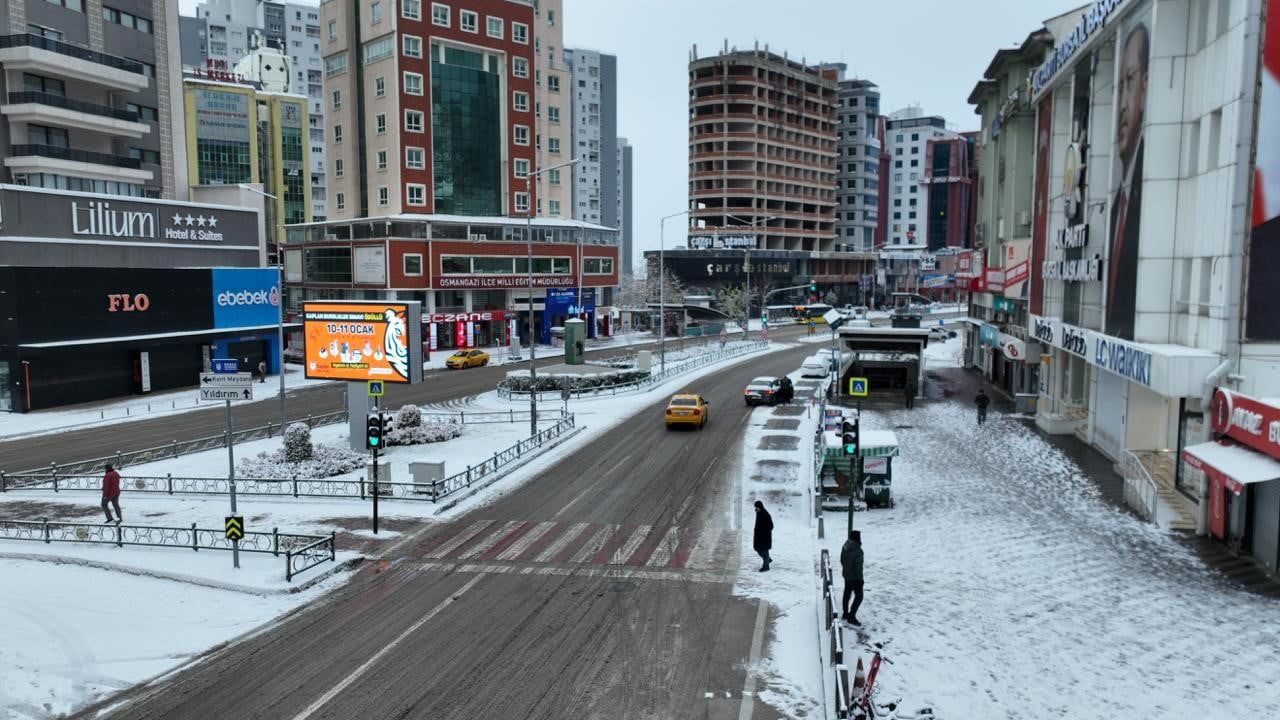 Bursa Yeni Yıla Karla Uyandı — Drone Görüntüleri Kartpostallık