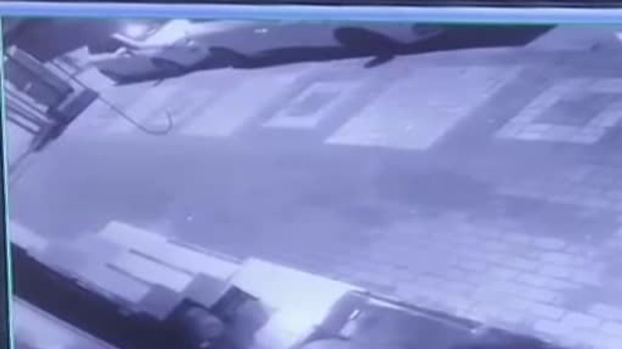 Bursa Yıldırım'da Araçlara Vandalizm: 2 Kişi Cam ve Aynaları Kırdı