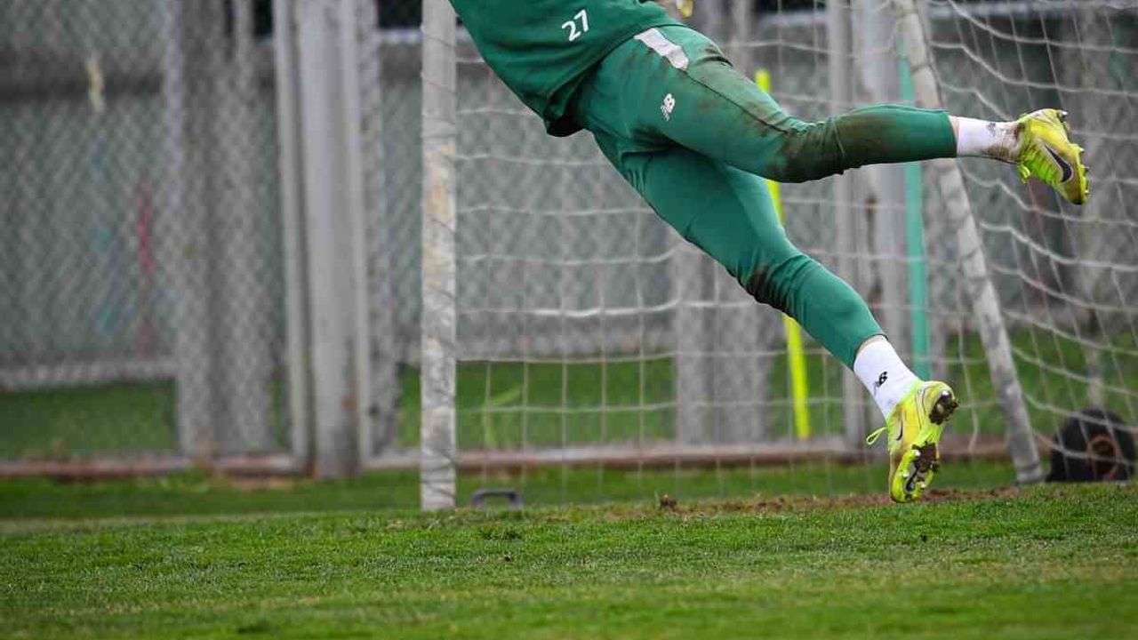 Bursaspor, Adanaspor Maçı Hazırlıklarına Özlüce İbrahim Yazıcı Tesisleri'nde Başladı