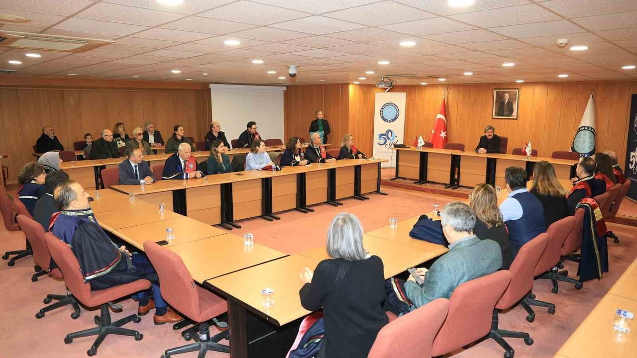 BUÜ'de Profesörlük Belgeleri Törenle Takdim Edildi