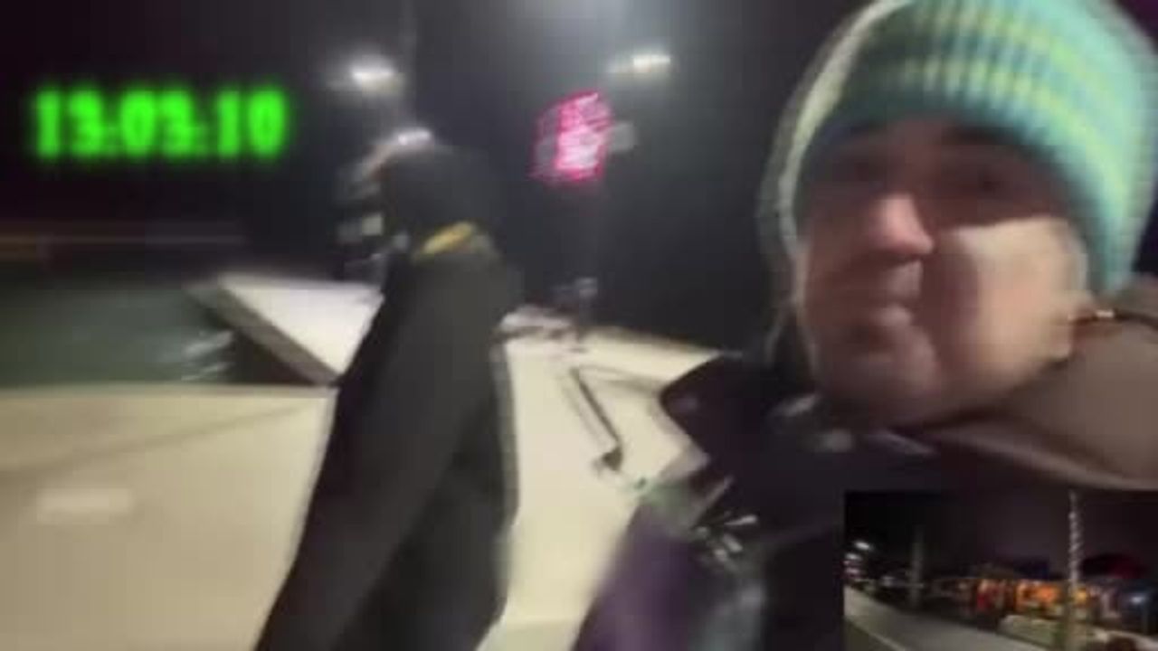 Büyükçekmece'de Canlı Yayın Yapan Yayıncı Denize Atlayan Kadını Kurtardı