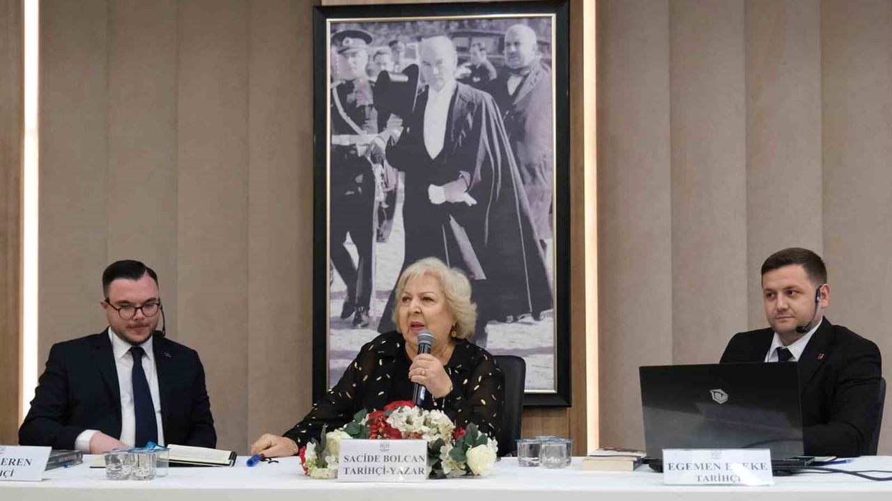 Büyükçekmece'de 'Tarihi Bizden Dinleyin' Söyleşisi Yoğun İlgi Gördü