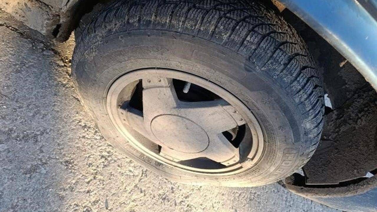 Büyükdere-Doğançayır yolundaki çukur Eskişehir trafiğini tehlikeye atıyor