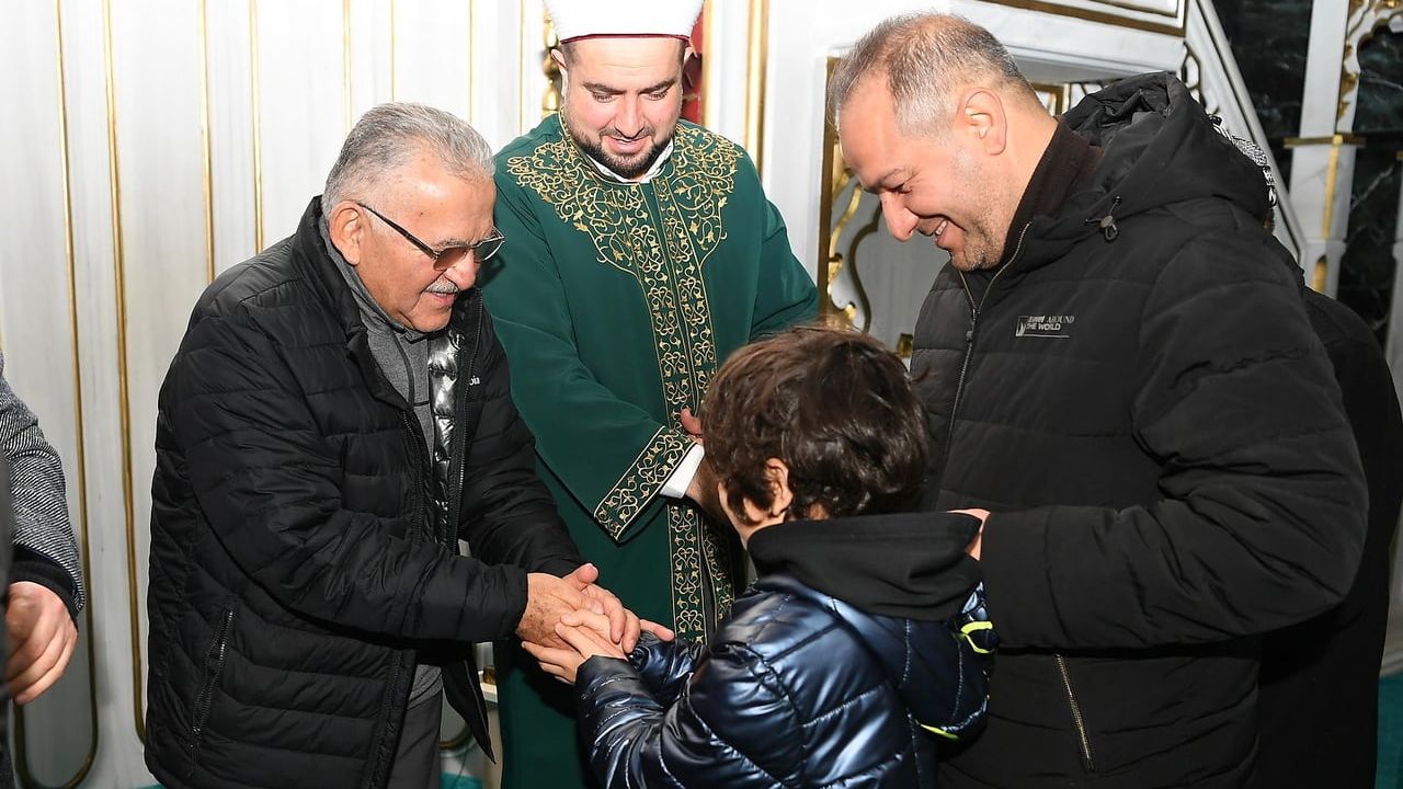 Büyükkılıç Bayırbaş Şehitler Camii'nde Sabah Namazında Vatandaşlarla Buluştu