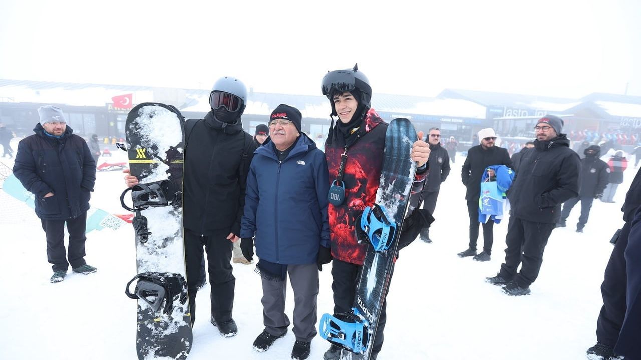 Büyükkılıç Erciyes’te Kayakseverlerle Buluştu