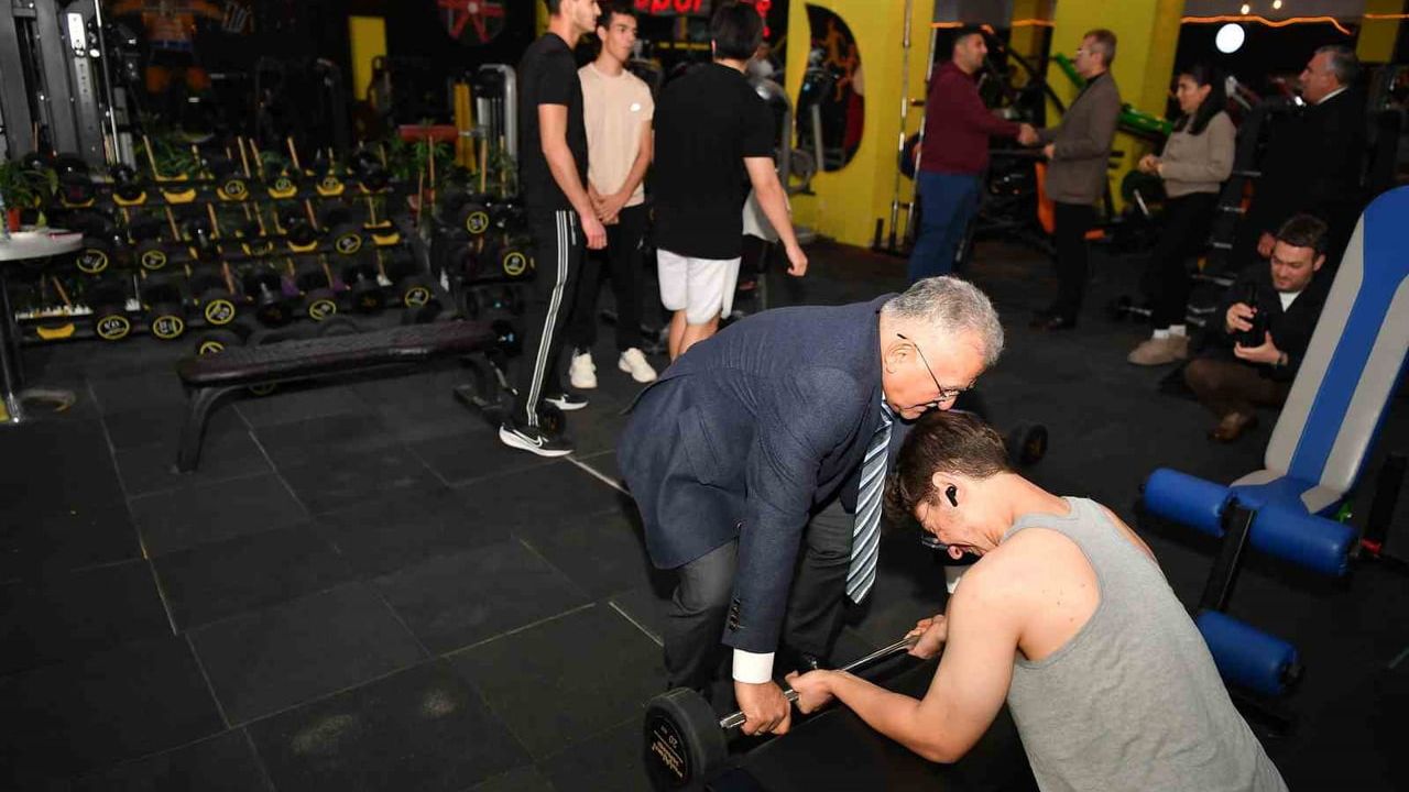 Büyükkılıç, İldem AVM'sinde Esnaf ve Vatandaşlarla Buluştu