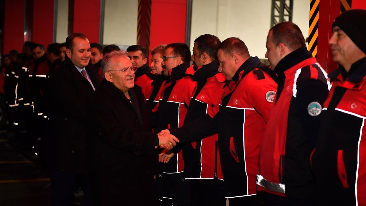 Büyükkılıç, Yeni Yıla Gece Nöbetindeki Ekiplerle Girdi