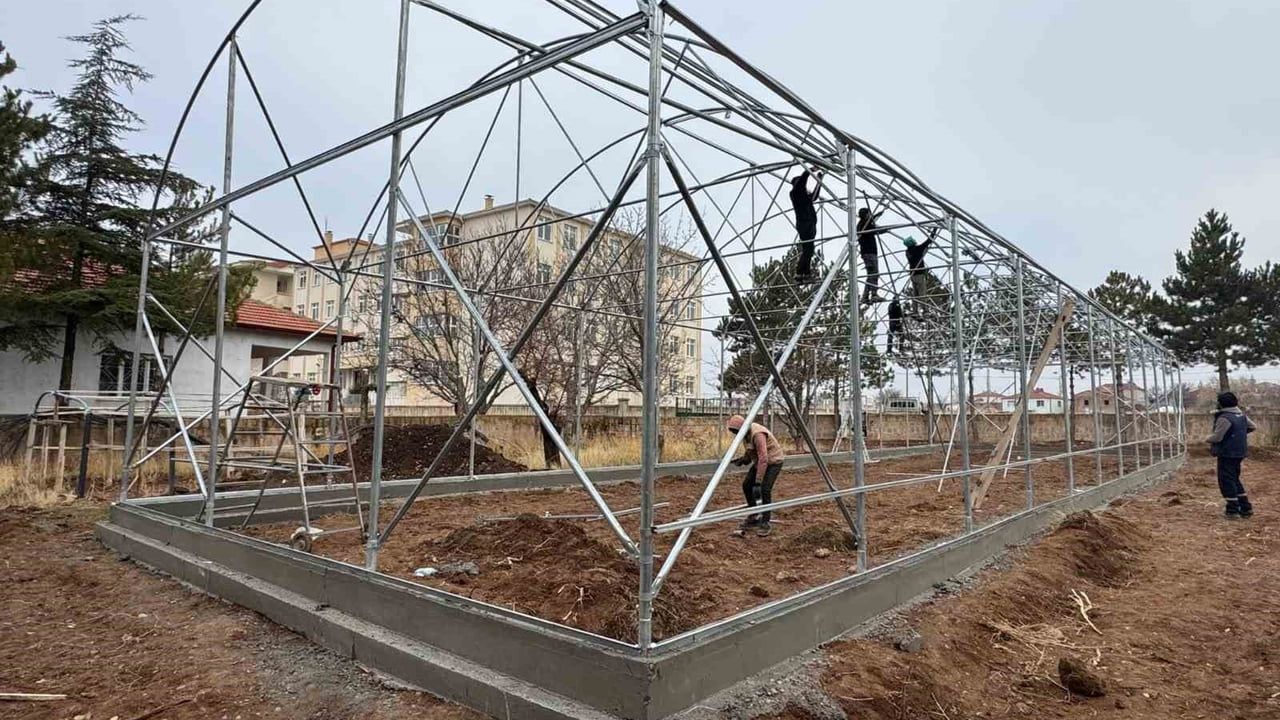 Büyükşehir'den Bünyan'a 460 Bin TL'lik Akıllı Sera: Ata Tohumu ve Eğitim