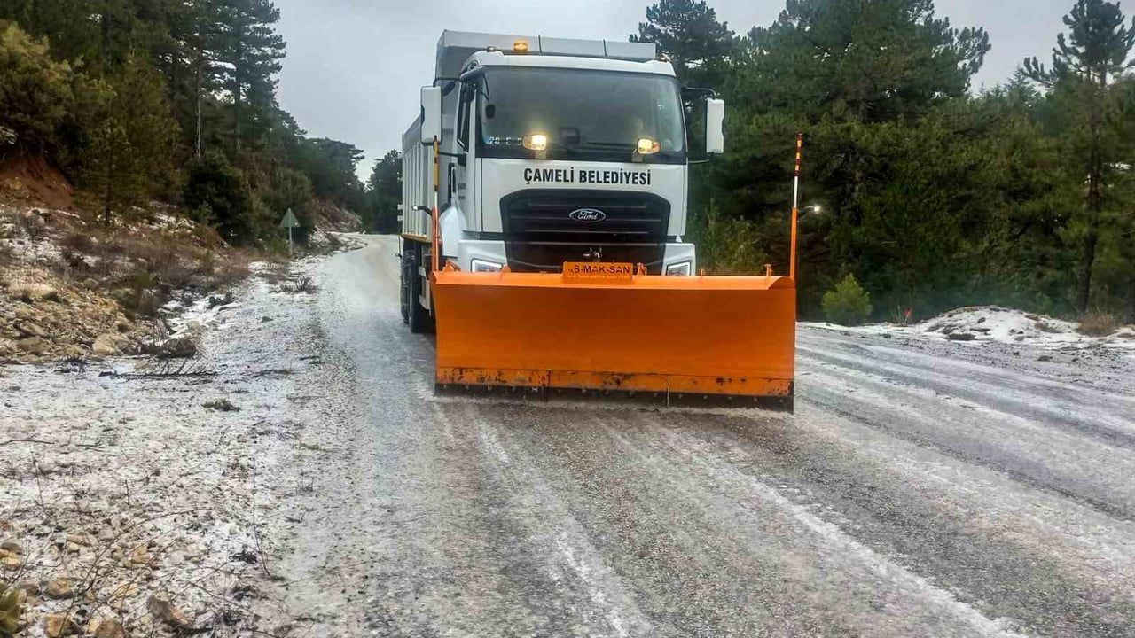 Çameli Belediyesi'nden Kışa Güçlü Müdahale: Yeni Tuzlama Aracı Görevde