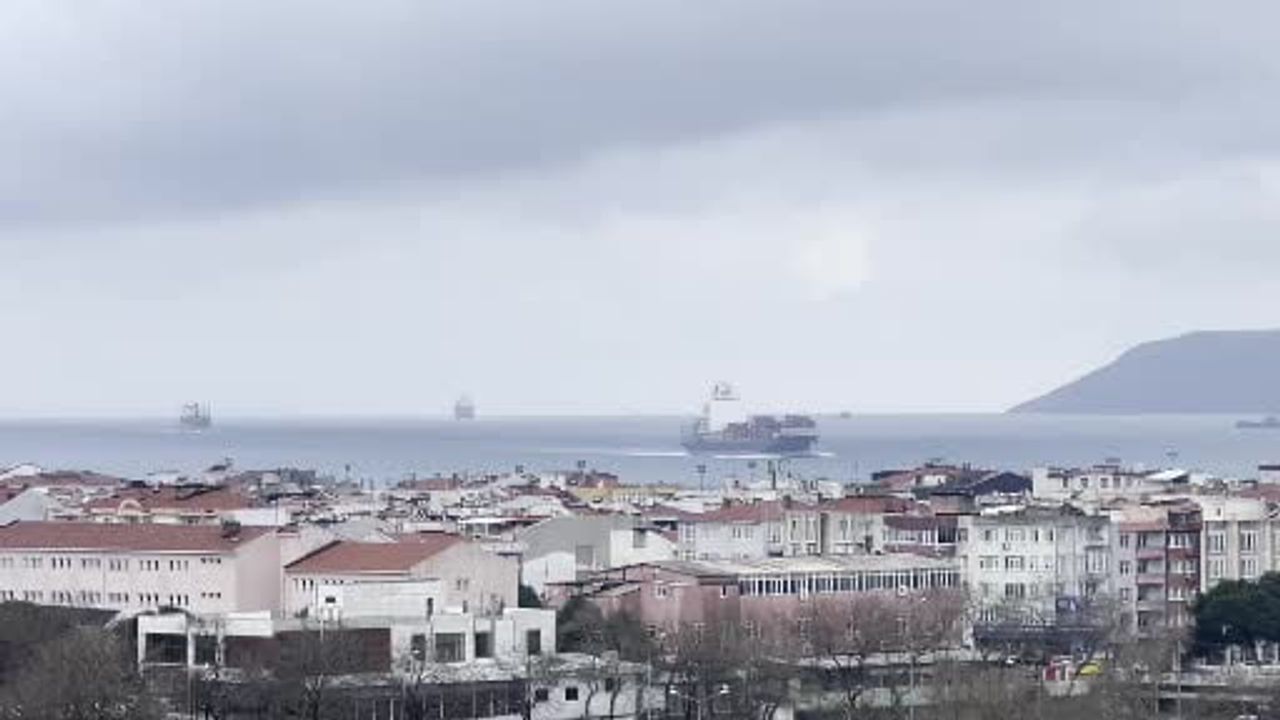 Çanakkale Boğazı'nda çift yönlü gemi trafiği açıldı