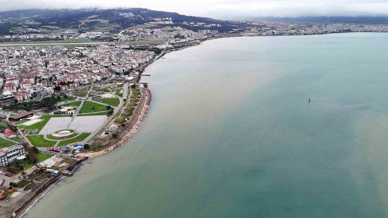Çanakkale Boğazı'nda Renk Değişimi: Avrupa Yakası Mavi Kaldı