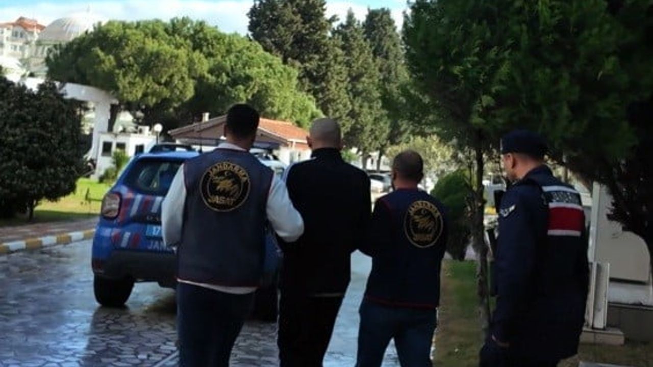 Çanakkale'de 15 Yıl 7 Ay 15 Gün Hapisle Aranan Şahıs JASAT Tarafından Evde Yakalandı