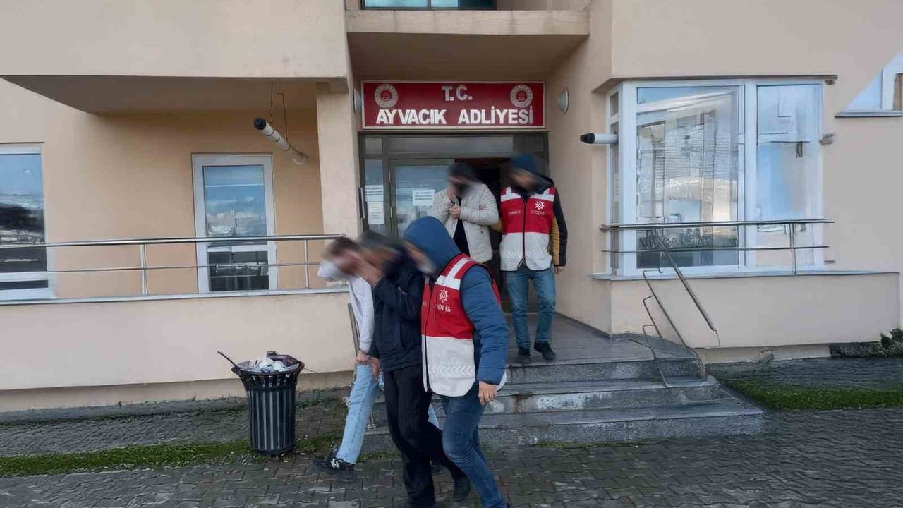 Çanakkale'de 28 Afgan Kaçak Göçmen ve 3 Kaçakçı Yakalandı