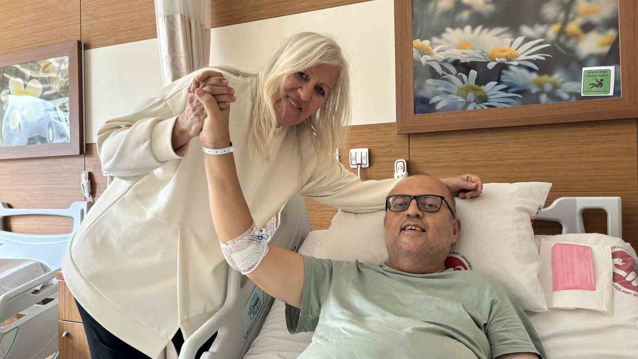 Çanakkale'de anneden oğluna böbrek nakli: Devrim Güngör Turan sağlığına kavuştu