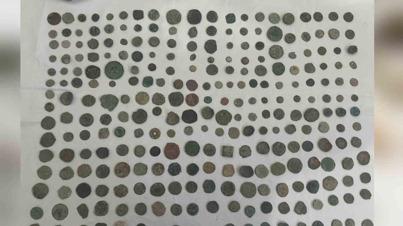 Çanakkale’de Tarihi Eser Kaçakçılığı Operasyonu: 1288 Sikke Ele Geçirildi