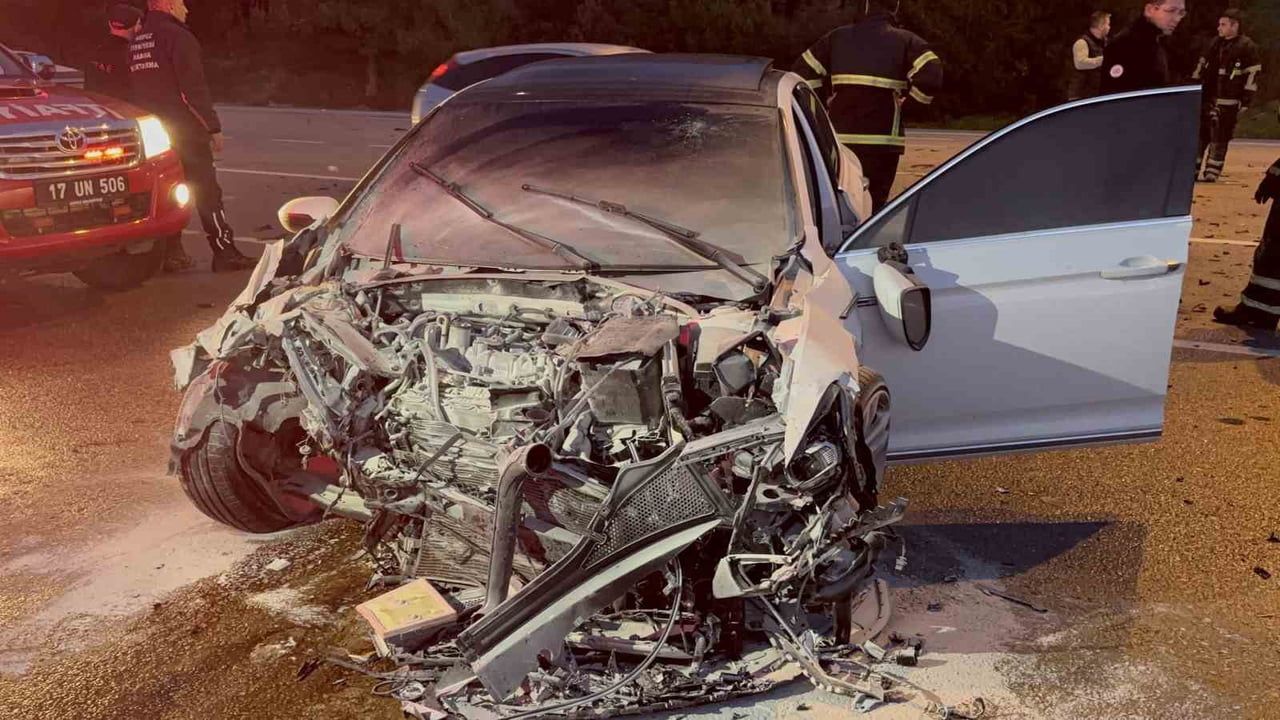 Çanakkale Güzelyalı'da Kaza: İki Otomobil Çarpıştı, 5 Yaralı