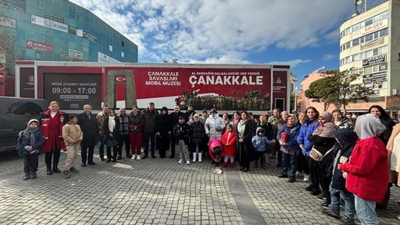 Çanakkale Savaşları Mobil Müzesi Edremit'te: Cumhuriyet Meydanı'nda Ziyaretçi Buluşması