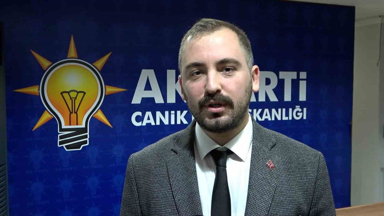 Canik'te Umrecileri İlahilerle Karşılama: Milyonları Büyüleyen Video