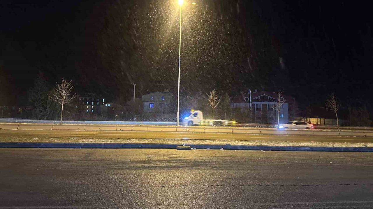 Çankırı'da Kar Yağışı Etkili: Kent Merkezi Beyaza Büründü