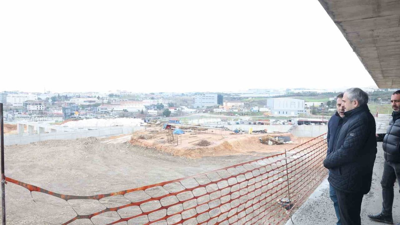 Çayırova Spor Lisesi inşaatını Başkan Bünyamin Çiftçi inceledi