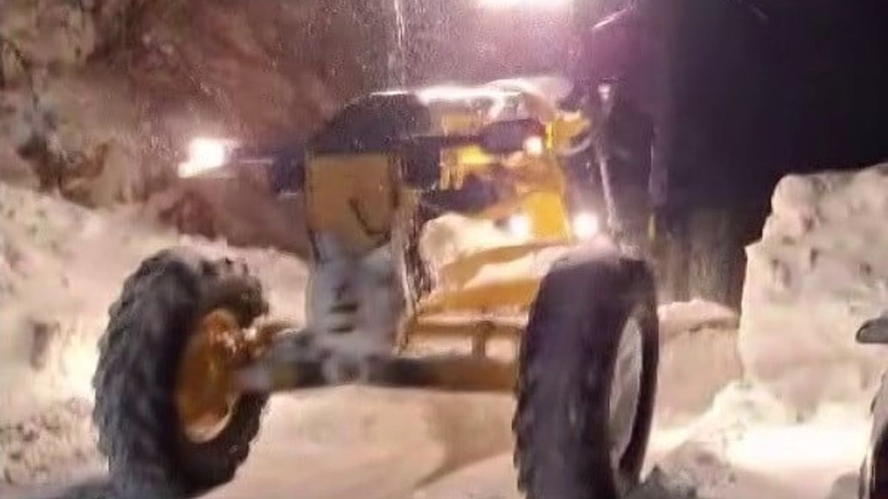 Çelikhan'da Tipi Engelini Aşan Ekipler 61 Yaşındaki Hatice Meşe'ye Ulaştı