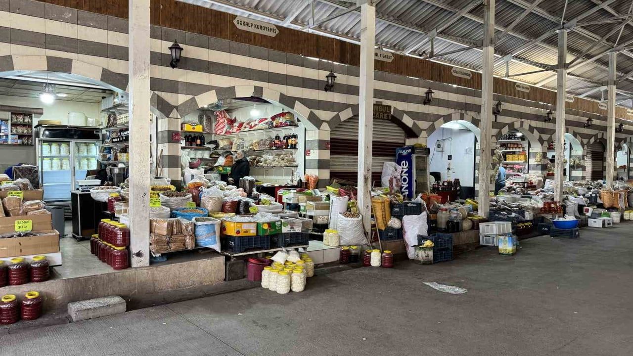 Çermik’te Kar Kuruyemiş Talebini Artırdı