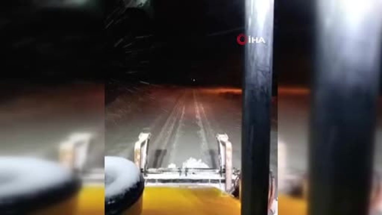 Çermik’te Karda Mahsur Kalan Ambulans, Belediye Ekipleri Tarafından Kurtarıldı