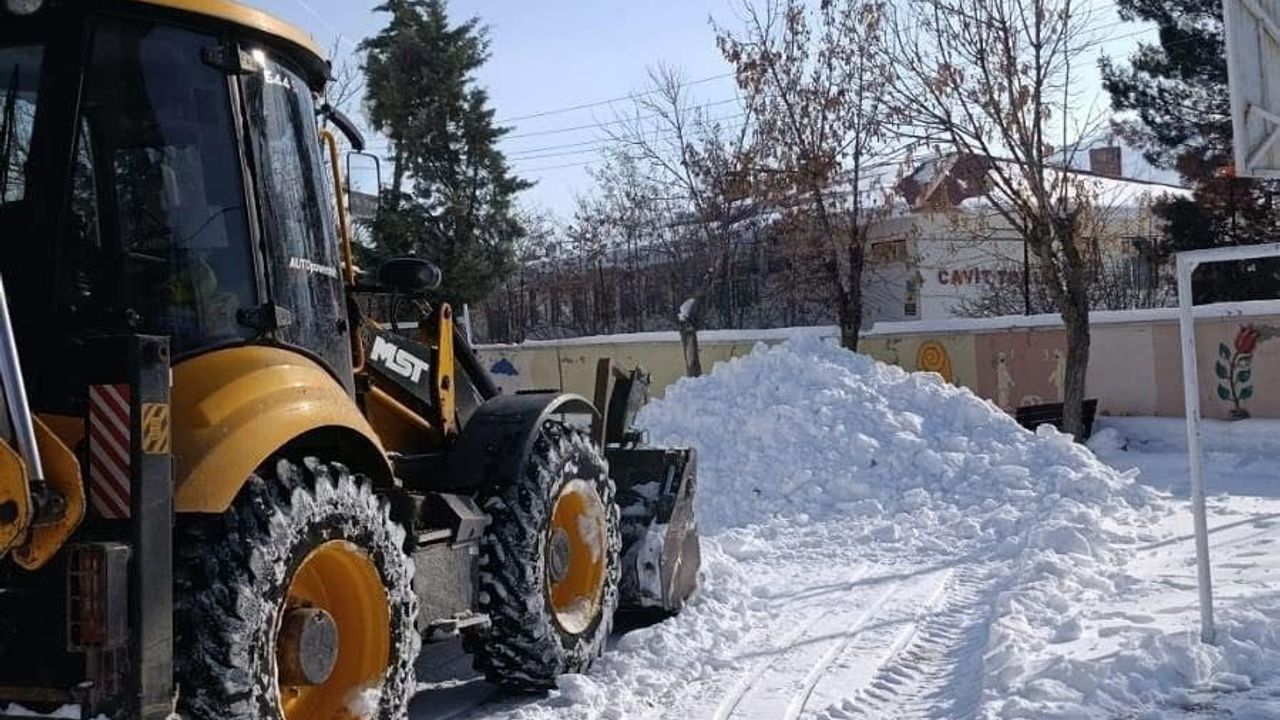 Çermik’te Okullar Eğitime Hazırlandı: Karla Mücadele Tamam