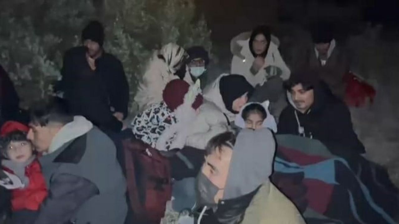 Çeşme'de Sahil Güvenlik 25 Düzensiz Göçmeni Yakaladı