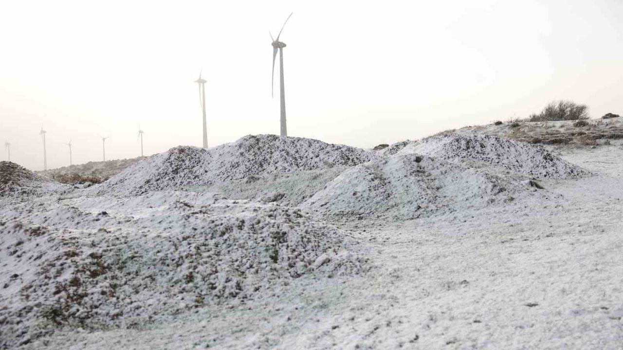 Çeşme'de Yeni Yılın İlk Günü Kar Sürprizi