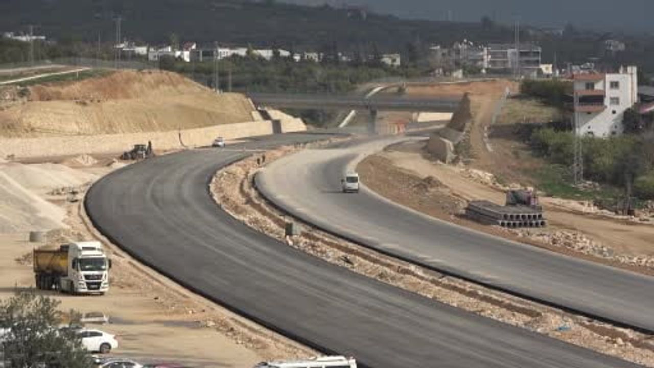 Çeşmeli-Kızkalesi Otoyolu %84 Tamamlandı — 4 Bin Kişilik Ekiple 2027'de Açılacak