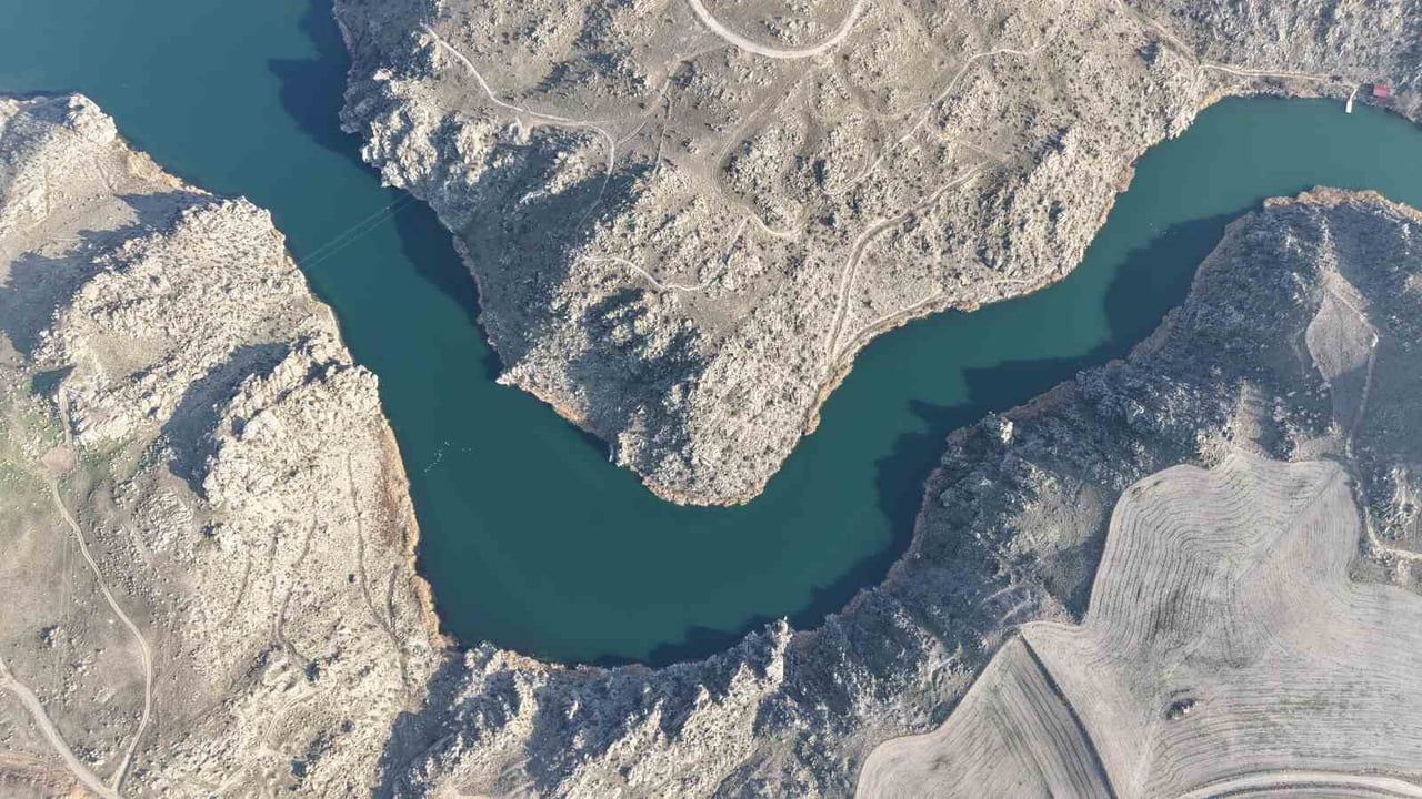 Çeşnigir Köprüsü: Kızılırmak Vadisinde Selçuklu Mirası